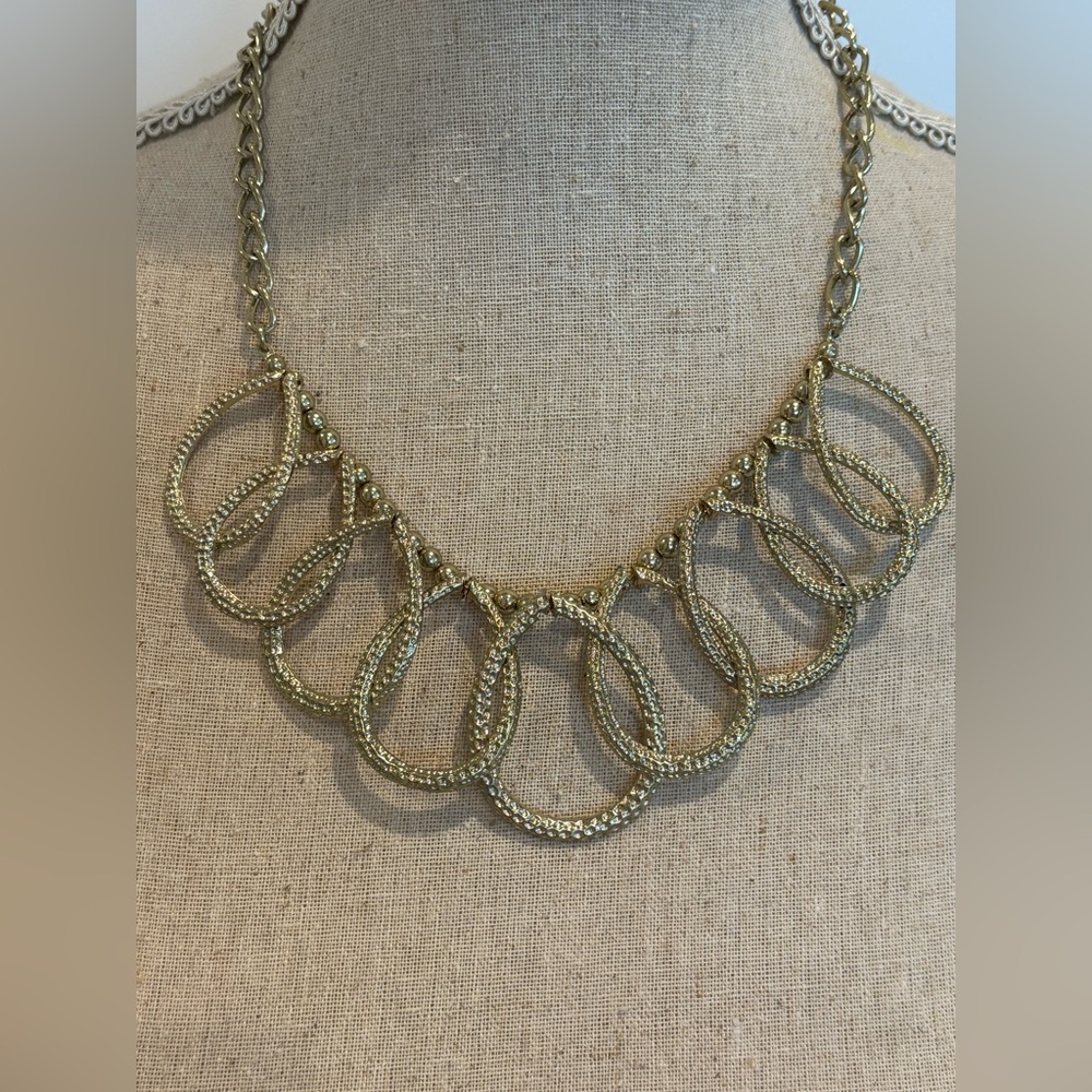 Elegant Gold Tone Teardrop Statement Necklace Chunky Fashion Jewelry. - Picture 2 of 5
